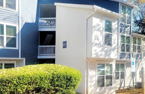 Ashbrook - Clawson Village Apartment | Cozy Spot close to Uptown QC!