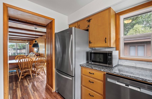 Kendall Cottage | Cozy Spotless Lake Cottage- Flowers Galore, Fall Foliage and Gorgeous Sunsets
