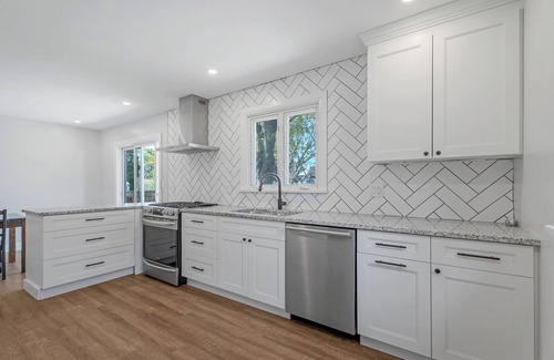 Port Weller West House | Cozy St. Catharines Bungalow: Your Home Away From Home in Niagara Region!