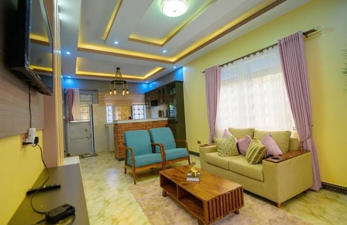 Entebbe House | Cozy standalone bungalow for a retreat, party and a home. Secure & Pet-Friendly!