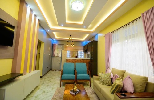 Entebbe House | Cozy standalone bungalow for a retreat, party and a home. Secure & Pet-Friendly!