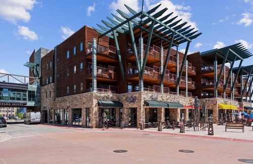 Kimball Junction Condo | Cozy Standard Room | Fireplace, Pool, & Prime Walkable Location