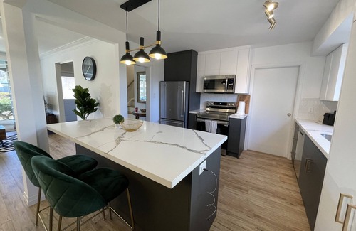 Burlington House | Cozy stay in Burlington's bungalow
