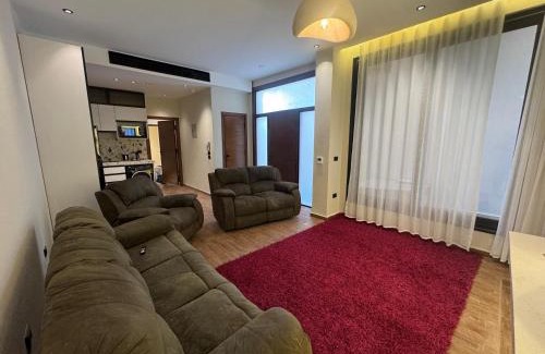 New Cairo Apartment | Cozy stay near auc with Private entrance