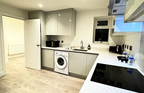 Ashford Apartment | Cozy Stay Near Heathrow Airport with EV Charger