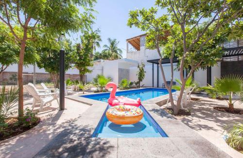 La Paz Hotel | Cozy Stay with Pool BBQ Steps from Hotspots