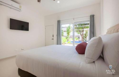 La Paz Hotel | Cozy Stay with Pool BBQ Steps from Hotspots