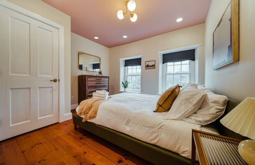 Stockton House | Cozy Stone House in Downtown Stockton