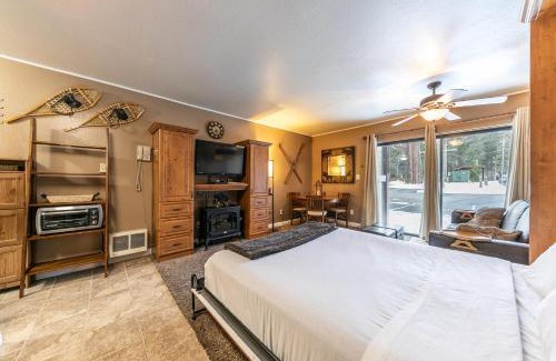 Truckee House | Cozy Studio 1st Floor #132 at Donner Lake Village