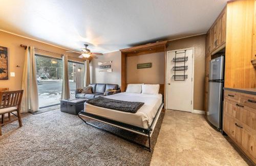 Truckee House | Cozy Studio 1st Floor #132 at Donner Lake Village
