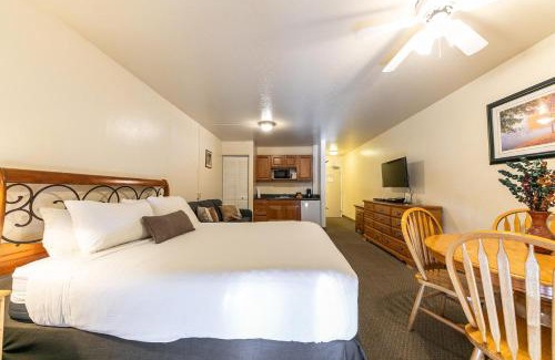 Truckee House | Cozy Studio #226 at Donner Lake Village