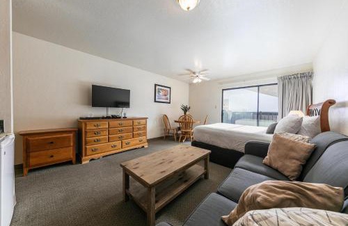 Truckee House | Cozy Studio #226 at Donner Lake Village