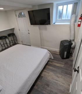 North Bergen Apartment | Cozy Studio 250'sqf with kitchenette and private bathroom Close to Time Square NYC