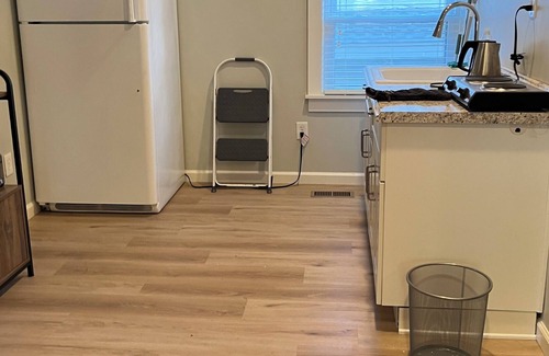 Northeast Kansas City Apartment | Cozy studio apartment for monthly rentals in a quiet residential area.