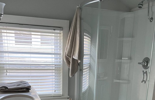Northeast Kansas City Apartment | Cozy studio apartment for monthly rentals in a quiet residential area.