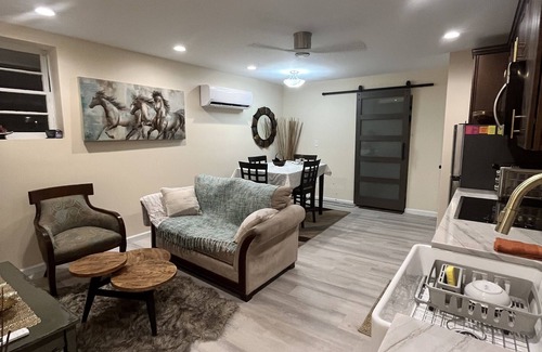 Fayetteville House | Cozy Studio Bungalow Minutes from TRILLITH STUDIOS & Piedmont Hospital
