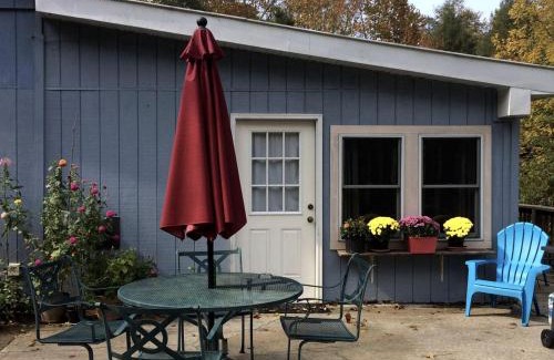 Logan House | Cozy Studio Cabin Rental with Hot Tub Perfect for Glamping in Ohio