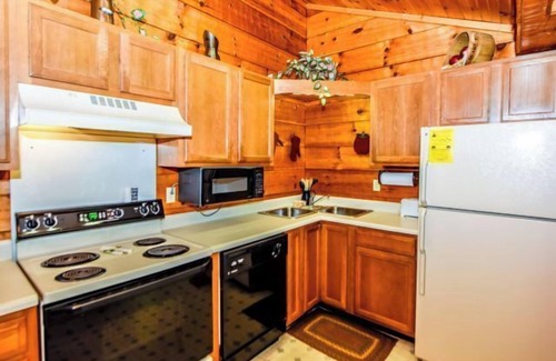 Townsend Apartment | Cozy studio cabin with a nice jetted tub and a wood burning fireplace