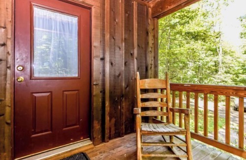 Townsend Apartment | Cozy studio cabin with a nice jetted tub and a wood burning fireplace
