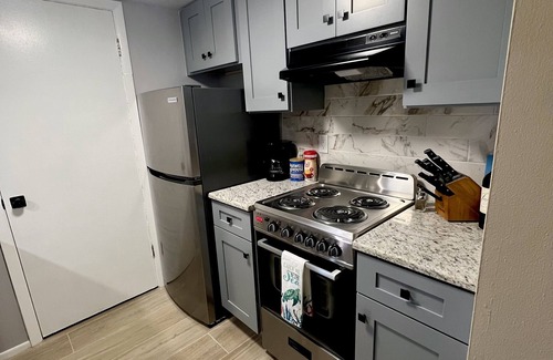 Winston Park Condo | Cozy studio condo with pool