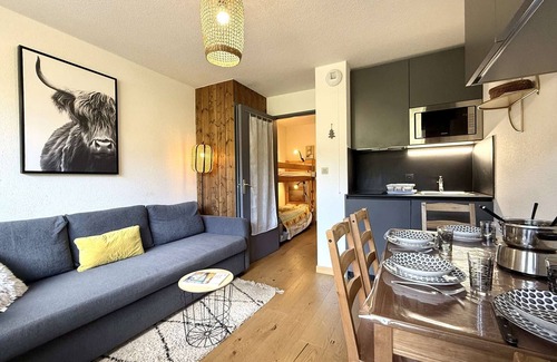 Cohennoz Apartment | Cozy Studio for 4 in Crest-Voland, 300m from Ski Slopes with Balcony and Private Parking