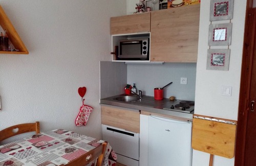 Cohennoz Apartment | Cozy Studio for 4, South-Facing, 300m from Slopes, Pets Welcome