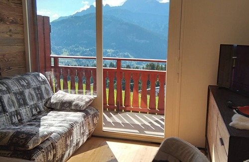 Cohennoz Apartment | Cozy Studio for 4, Near Cernix Center and Slopes