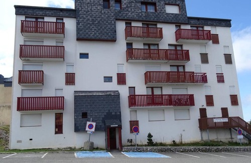 Arette Apartment | "Cozy Studio for 4 Near Ski Slopes with Free Parking & Ski Locker"