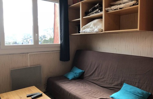 Arette Apartment | Cozy Studio for 6 Near Slopes with Free Parking & Ski Storage