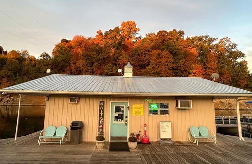 Dandridge Cabin | Cozy studio for two nestled on Lake Douglas near Gatlinburg and Pigeon Forge!