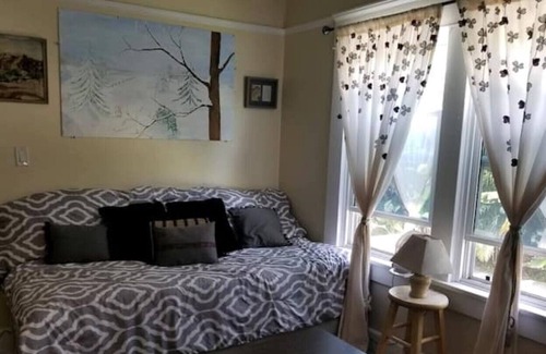 Golden Hill Cottage | Cozy Studio, Great Location, Separate Entrance!