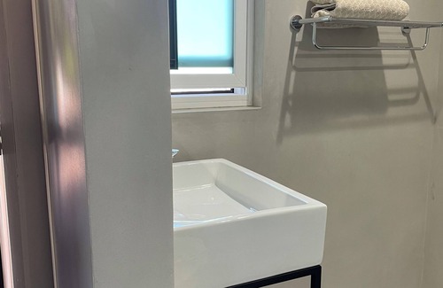 Grandview Apartment | Cozy Studio in Beautiful Glendale with Fruit Trees & Pool!
