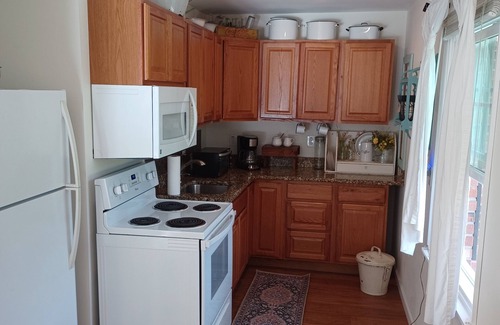 Lewisville Apartment | Cozy studio in charming Elkton with AC and WiFi included. 3 miles from Fair Hill