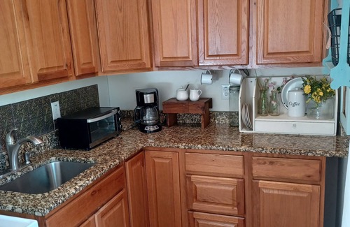 Lewisville Apartment | Cozy studio in charming Elkton with AC and WiFi included. 3 miles from Fair Hill