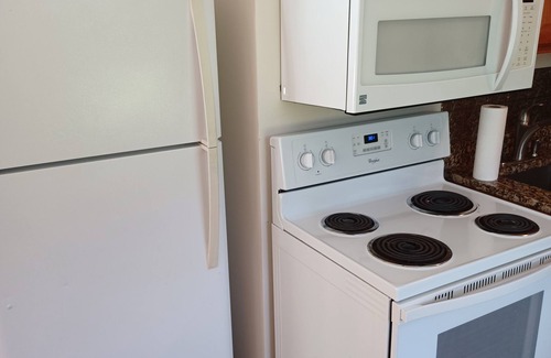 Lewisville Apartment | Cozy studio in charming Elkton with AC and WiFi included. 3 miles from Fair Hill