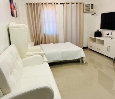 Moonwalk Apartment | Cozy Studio in Paraaque - Perfect for Transients and Long-Stayers Alike