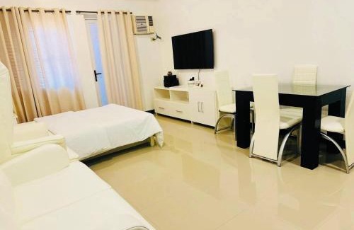 Moonwalk Apartment | Cozy Studio in Paraaque - Perfect for Transients and Long-Stayers Alike