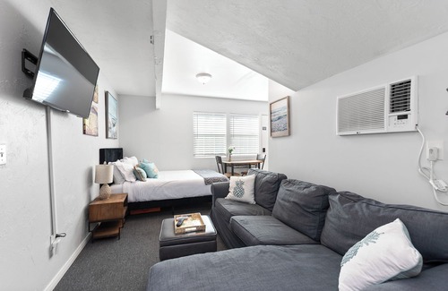 Simi Valley Apartment | Cozy studio in peaceful Simi Valley with WiFi, AC
