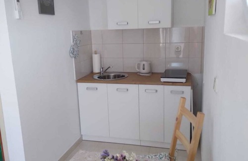 Molat Apartment | Cozy studio in peaceful Molat with WiFi, AC