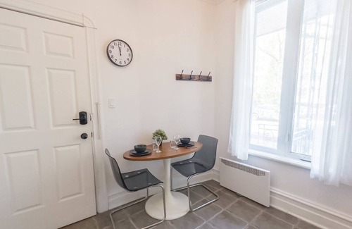 De Lorimier Apartment | Cozy Studio in Plateau 2min to Ave Mont-Royal