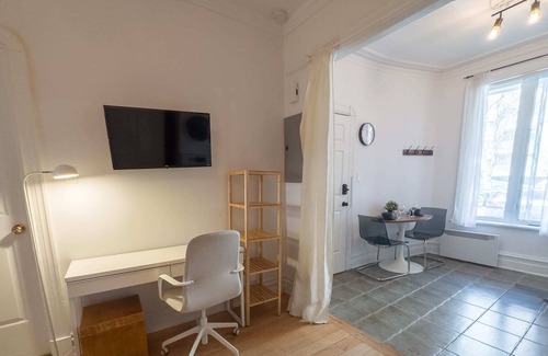 De Lorimier Apartment | Cozy Studio in Plateau 2min to Ave Mont-Royal