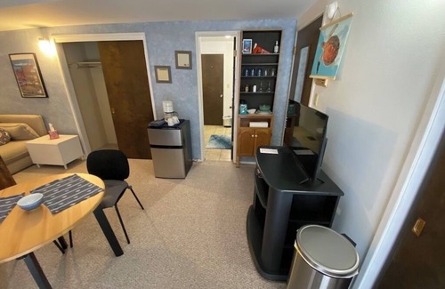Upper Avenues Apartment | Cozy studio in upper avenues Salt Lake City with WiFi. Private entrance.