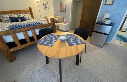 Upper Avenues Apartment | Cozy studio in upper avenues Salt Lake City with WiFi. Private entrance.