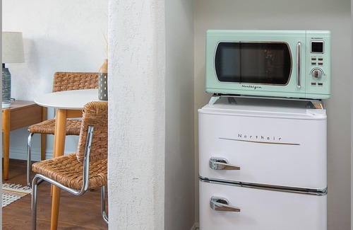 Rampart Village Apartment | Cozy Studio Near Downtown LA's Top Attractions!