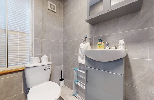 Royal Docks Apartment | Cozy Studio near London City Airport, ExCeL & DLR