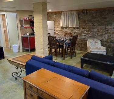 Milwaukee Apartment | Cozy Studio on the fashionable East Side