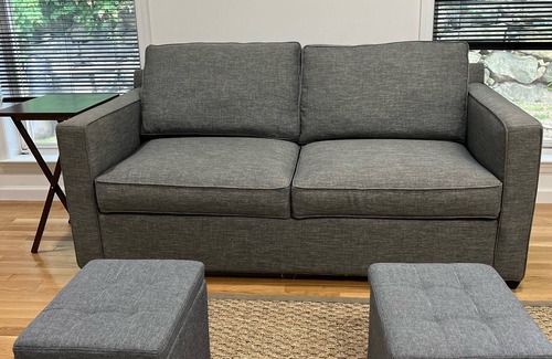 White Plains Apartment | “Cozy Studio Retreat with Private Entrance & Parking near NYC -Westchester Gem!"