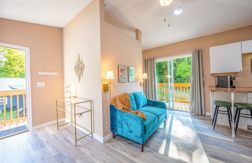 Newport Apartment | Cozy Studio Retreat Close to East TN & SC Sites