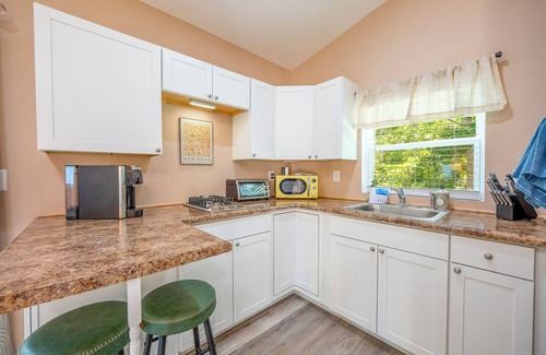 Newport Apartment | Cozy Studio Retreat Close to East TN & SC Sites