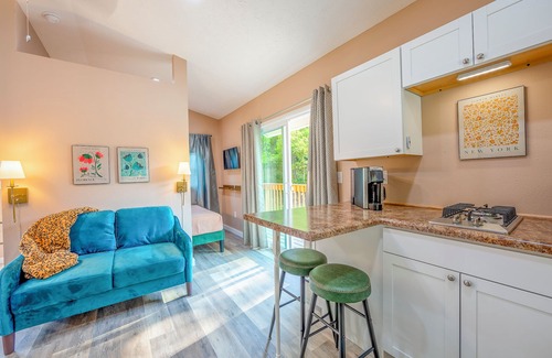 Newport Apartment | Cozy Studio Retreat Close to East TN & SC Sites